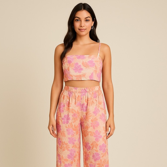 Lulus Pants - 🌺 Lulus Floral Two-Piece Set - Pants & Crop Top - Size M 🌺